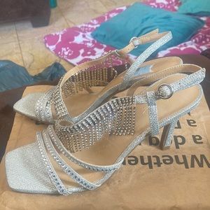 Brand new Thalia silver dress pumps!